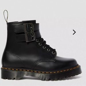 COPY - Dr Martens 1460 smooth leather buckle boots